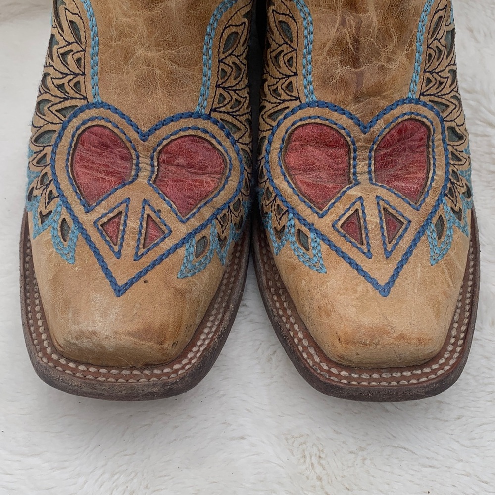 Women's Tan and Red Western Heeled Boots - Picture 8 of 10